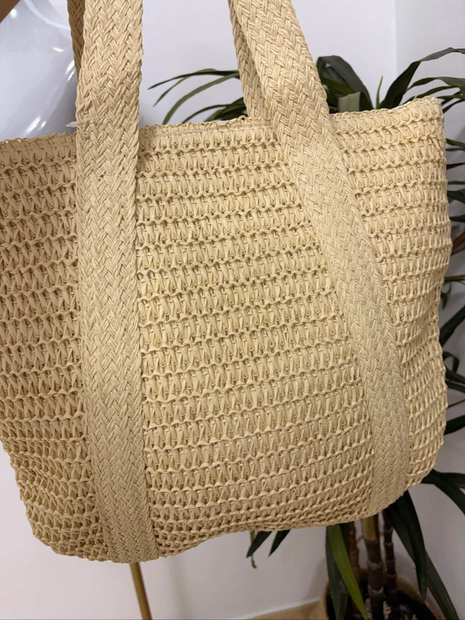 Bohemian raffia beach bag with wooden beads – photo 5